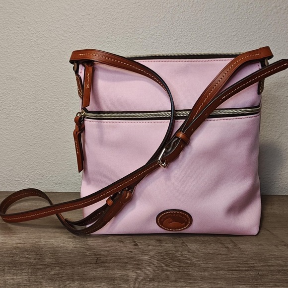 Dooney & Bourke Crossbody Bag Womens Pink Canvas Nylon Leather Trim Purse Zip - Picture 3 of 16